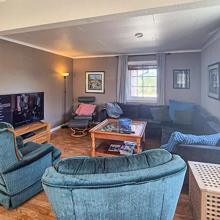 Σπίτι διακοπών 5 Bedroom Gorgeous In Austrheim *