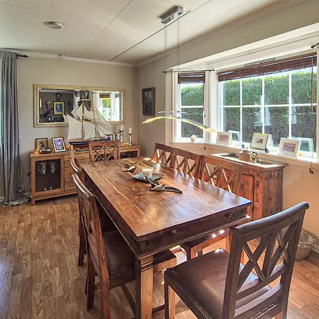5 Bedroom Gorgeous In Austrheim Σπίτι διακοπών *