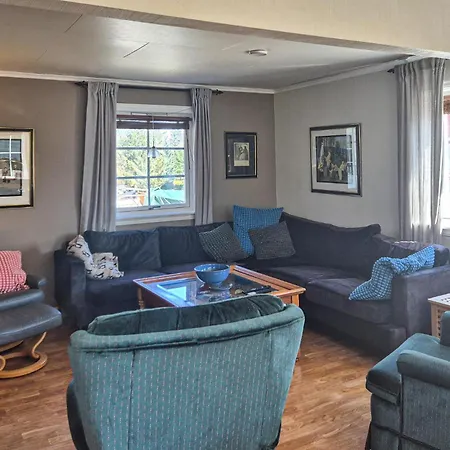 5 Bedroom Gorgeous In Austrheim * Fonnes