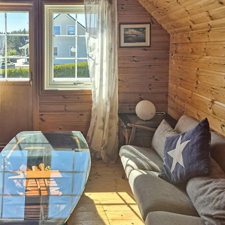 5 Bedroom Gorgeous In Austrheim Σπίτι διακοπών