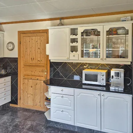 5 Bedroom Gorgeous In Austrheim Σπίτι διακοπών