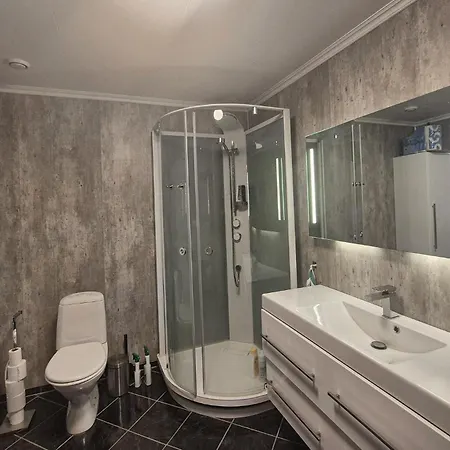 5 Bedroom Gorgeous In Austrheim Σπίτι διακοπών