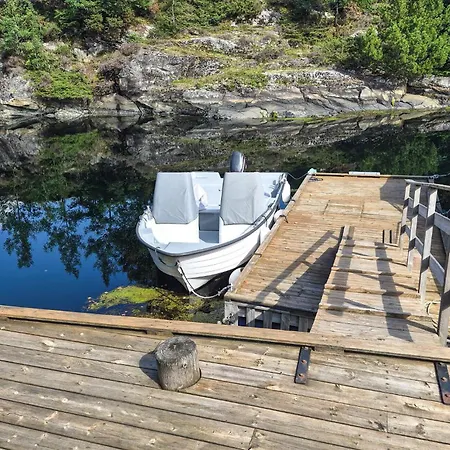 Holiday home 5 Bedroom Gorgeous In Austrheim *